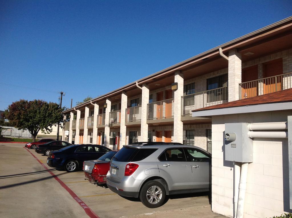 Heritage Inn Grand Prairie Extérieur photo